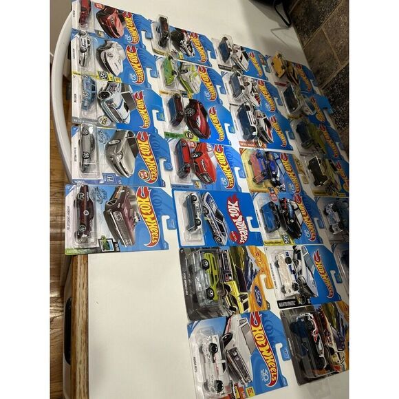 MIX Hot Wheels 26 Car Bundle Lot Variety 1/64 Kid Toy Mattel 2018 And Up - Picture 5 of 5